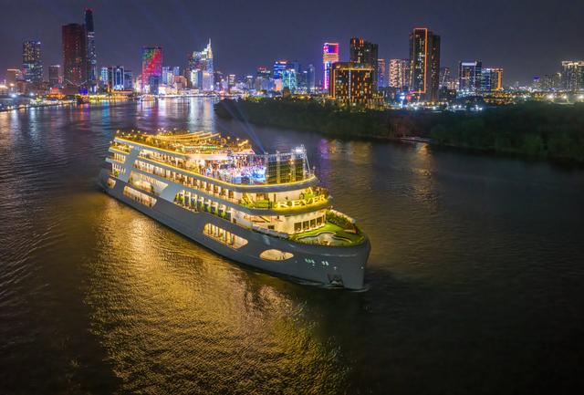 Rever Cruise - Dinner Buffet on Saigon River